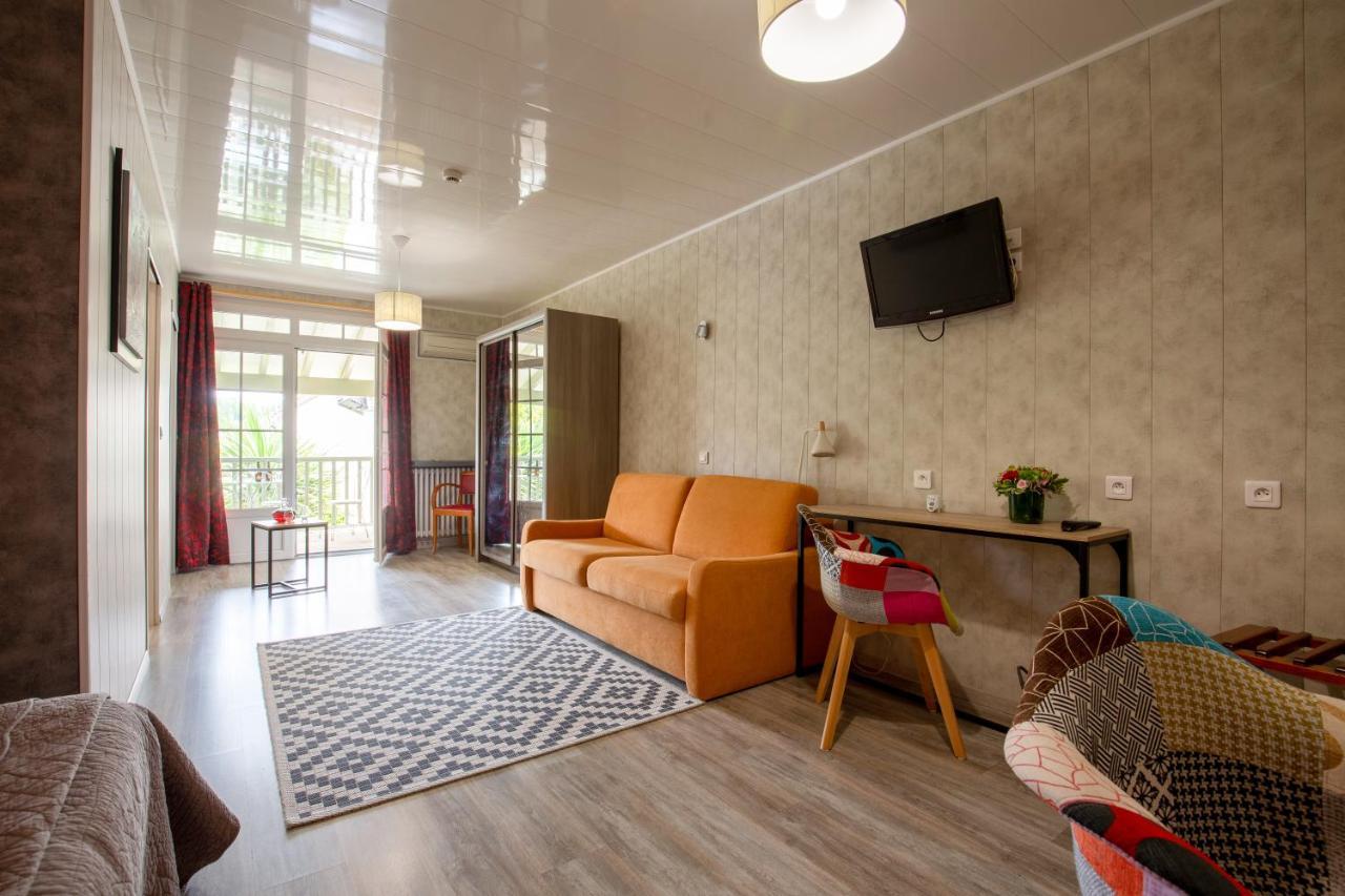 Logis Hotel Restaurant L'Essille Bassac Εξωτερικό φωτογραφία